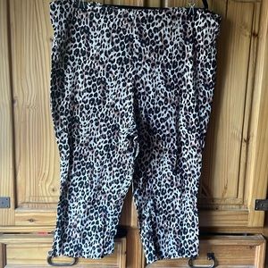 Leopard Capri pants